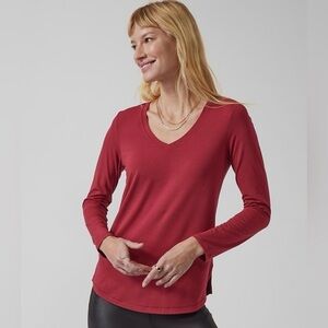 NWT ATHLETA Women’s Essential V-Neck Tee Long Sleeve - Decadent Red XL